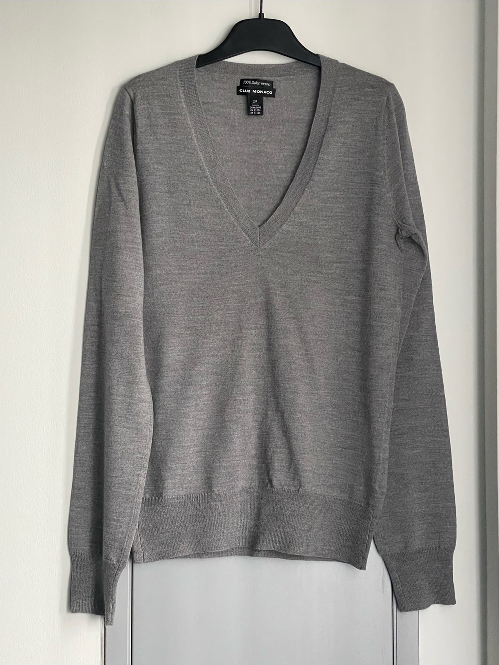 NWOT CLUB MONACO Grey 100% Merino Wool V-Neck Sweater
